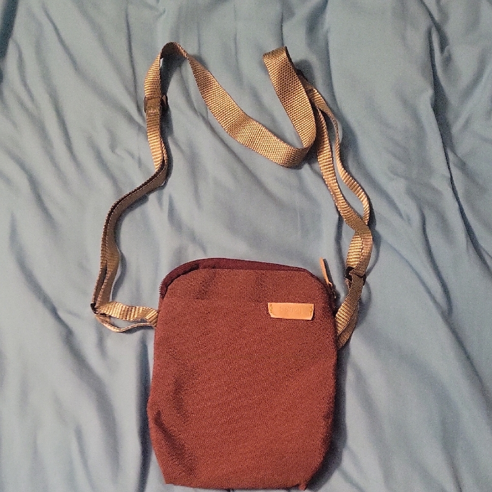 Bellroy Brown/burgundy Textured Bag - Picture 1 of 6